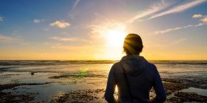 Blick im Sonnenuntergang über das Wattenmeer - Blick in die Zukunft - Britta Wein Marketing & Heilpraxis Coach